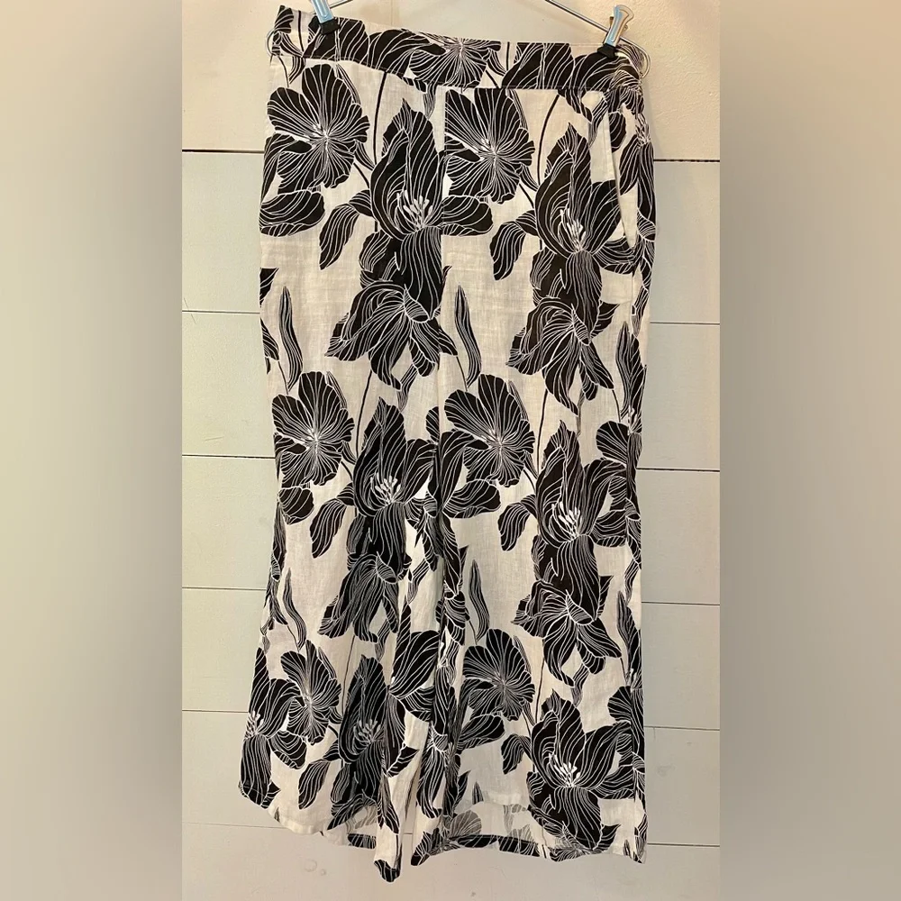 Tahari 100% Linen Tropical Print Pants – Chic & Effortless Style Size Med - Picture 4 of 7